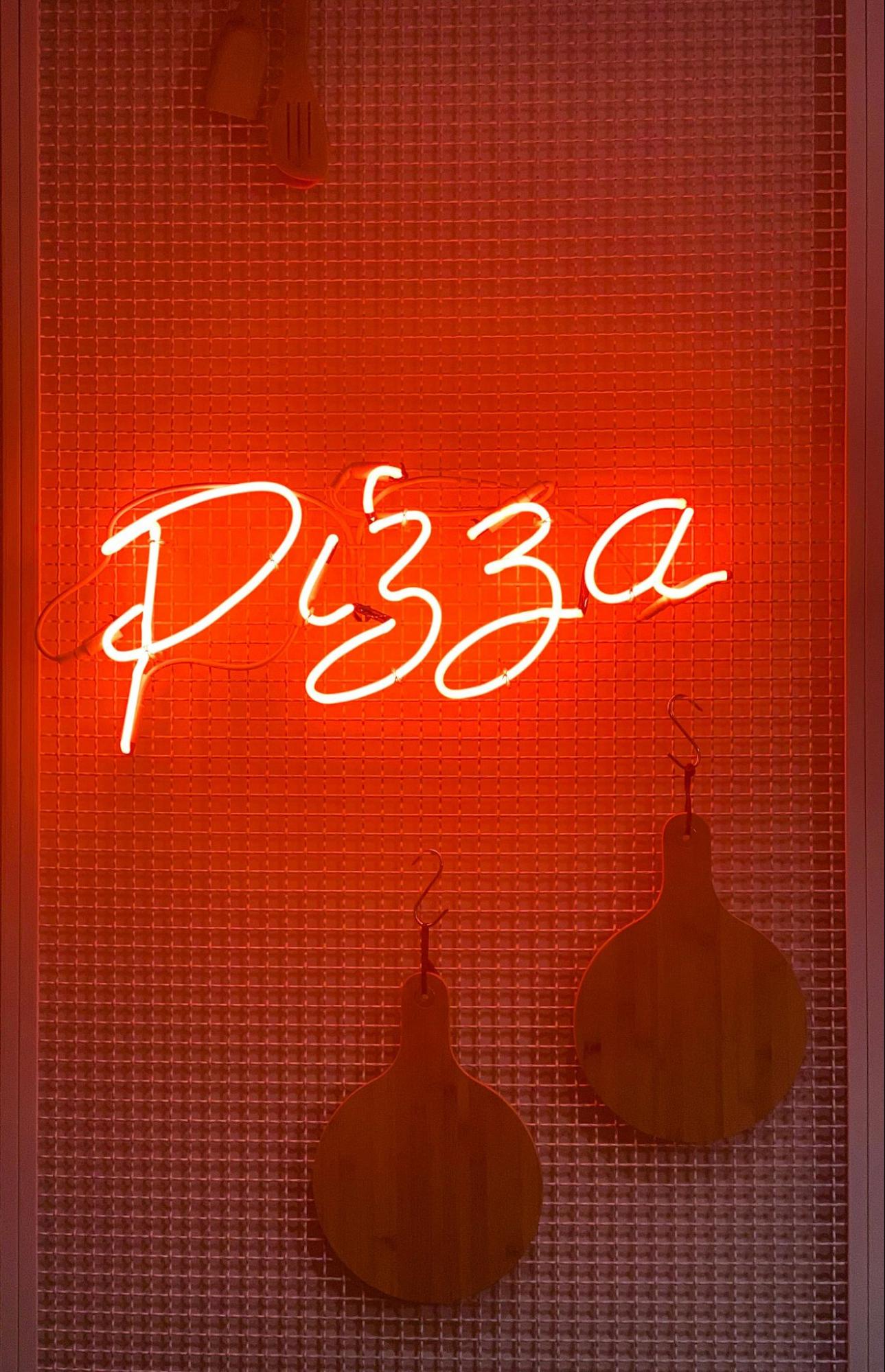 Neon Sign with “Pizza”